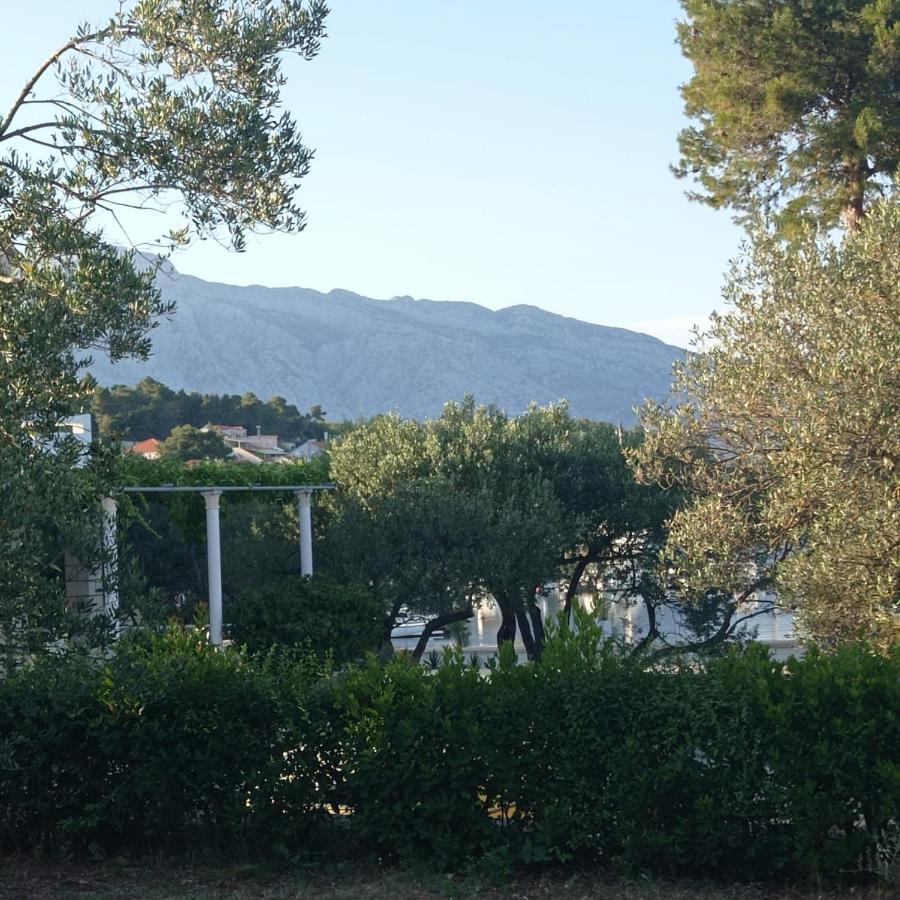 My Mediterranean Villa With Huge Garden And Own Parking Lumbarda Exteriör bild