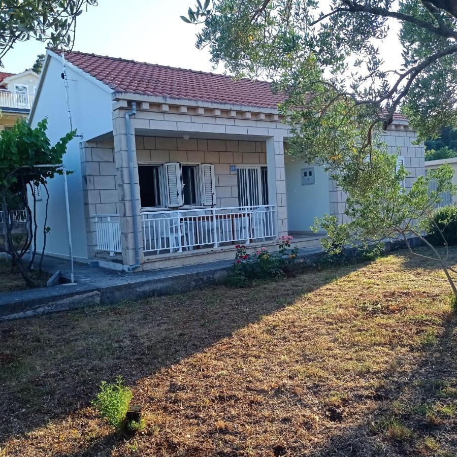 My Mediterranean Villa With Huge Garden And Own Parking Lumbarda Exteriör bild