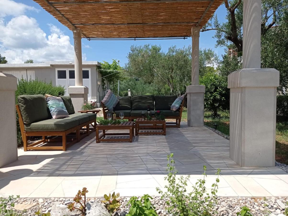 My Mediterranean Villa With Huge Garden And Own Parking Lumbarda Exteriör bild